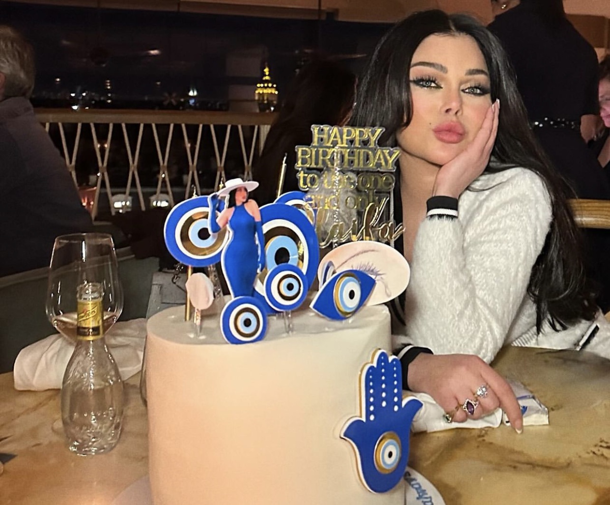 هيفاء وهبي تحتفل بعيد ميلادها في باريس(صور)