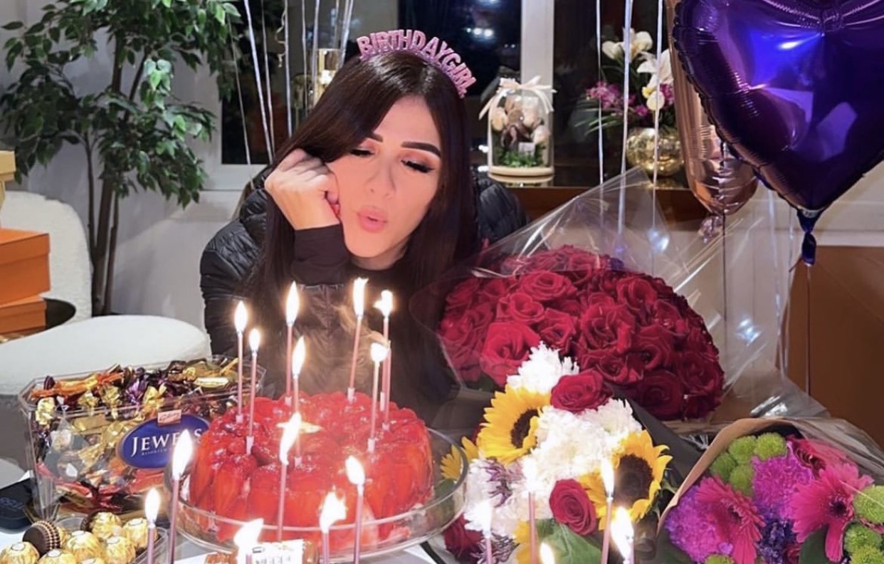 أحمد العوضي يحتفل بعيد ميلاد ياسمين عبدالعزيز على طريقته الخاصة