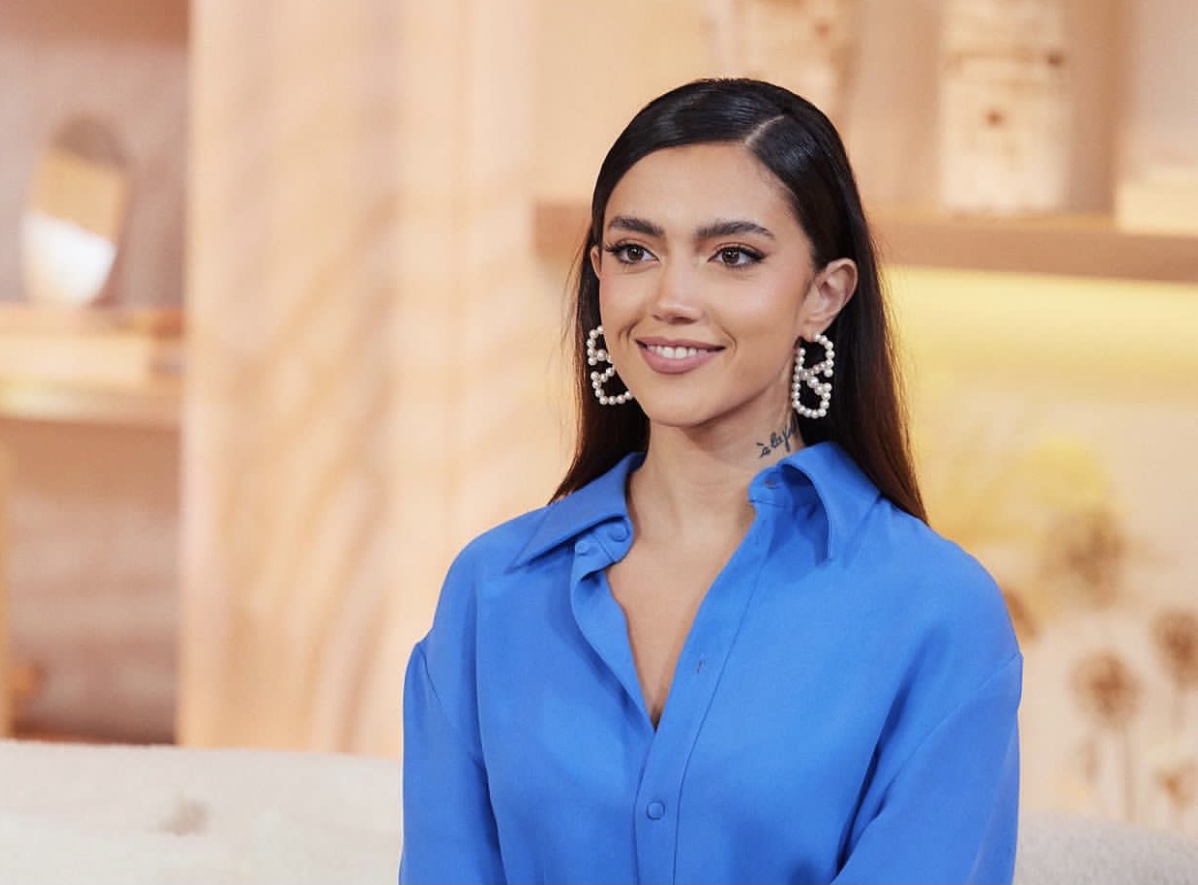 جوزف عبود يفاجئ ستيفاني عطالله  على الهواء في كلام نواعم … باقة ورود ولحظة رومانسية (فيديو)