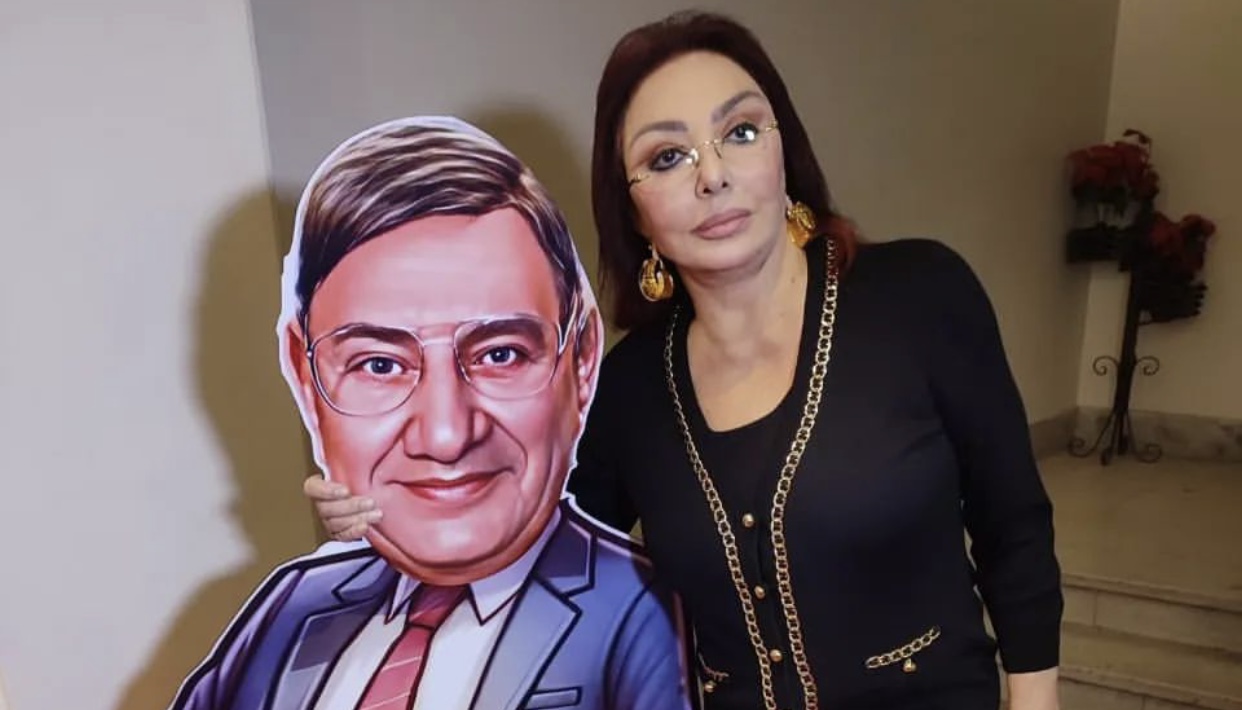 نبيلة عبيد تحيي الذكرى الأولى لرحيل الإعلامي مفيد فوزي