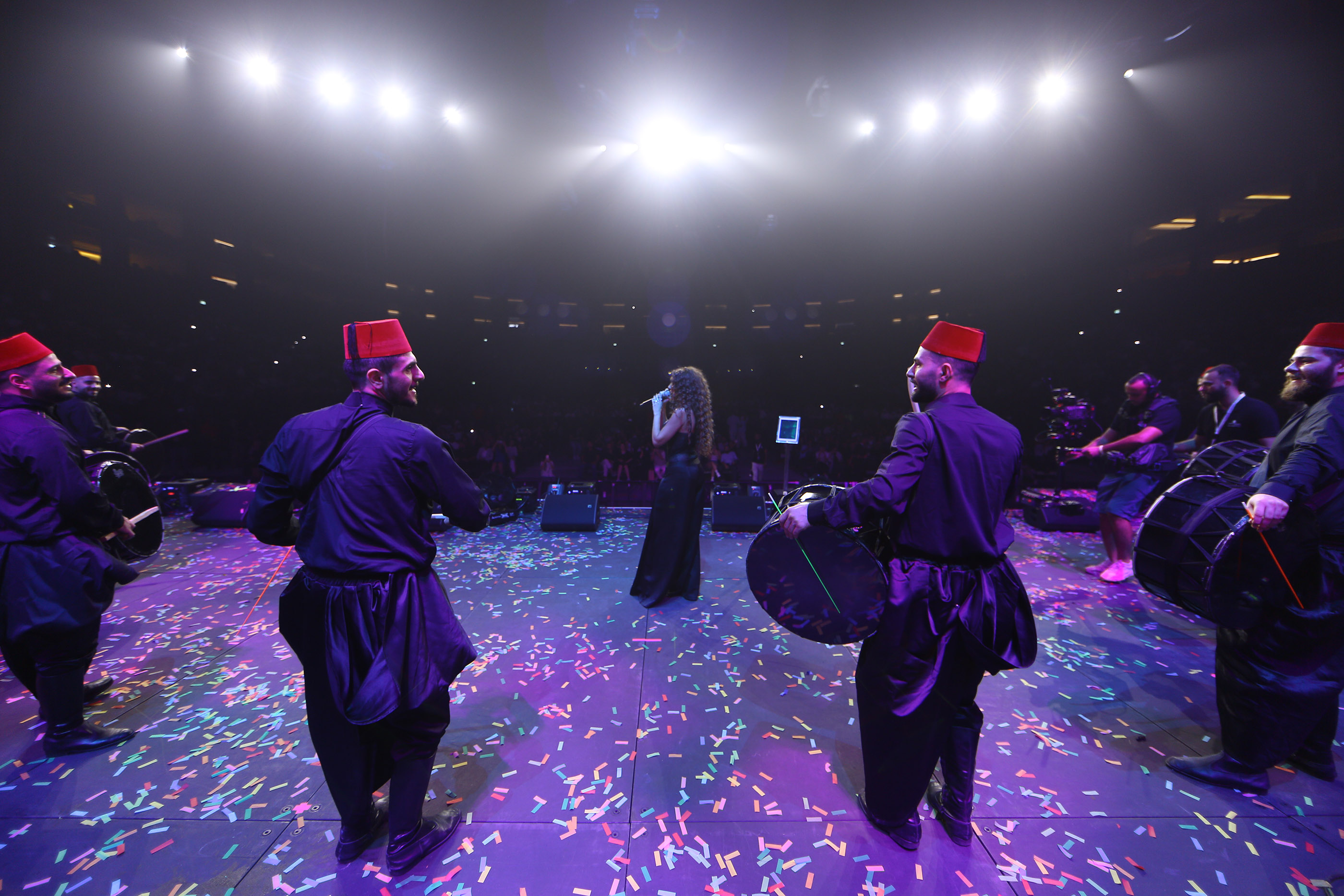 تميز وإبهار ميريام فارس وأحمد سعد وعايض و"دي جي أصيل" في تخرج الجامعة الأمريكية في الإمارات