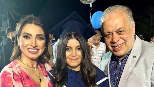 روجينا وأشرف زكي يدعمان ابنتهما في أول تجربة مسرحية لها