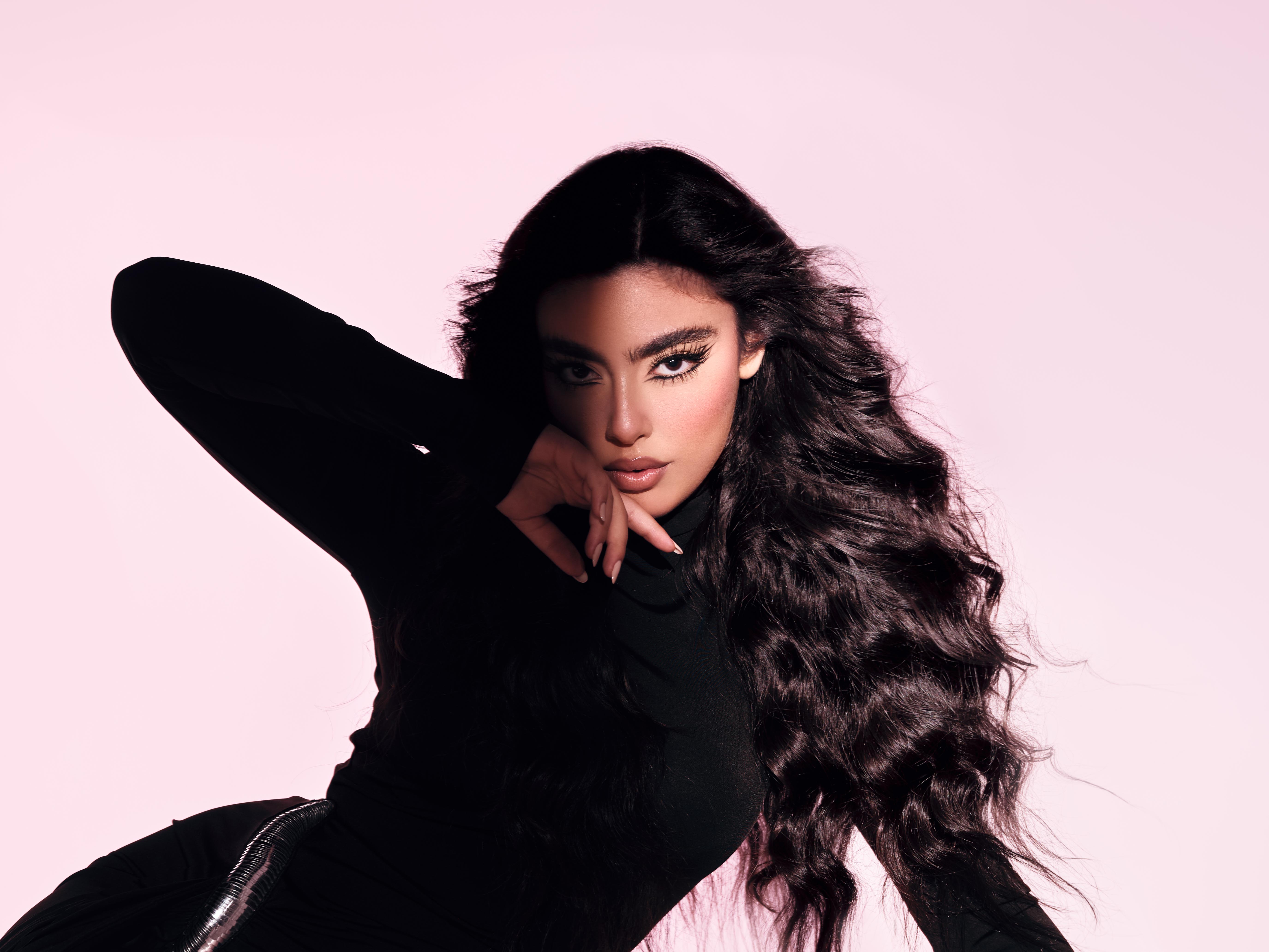 إيمان منصور تطلق أغنيتها المصرية "إبعد"