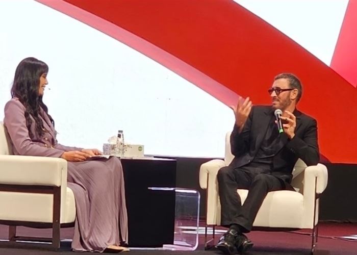 كاظم الساهر يقدم "أوقفوا الحرب" بالإنكليزية